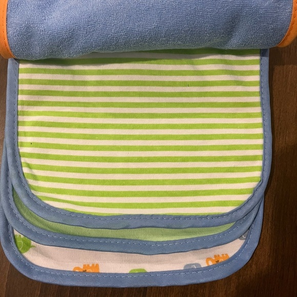 NWT L’amore by Baby Kiss Set of 5 Baby Bibs - Picture 3 of 6